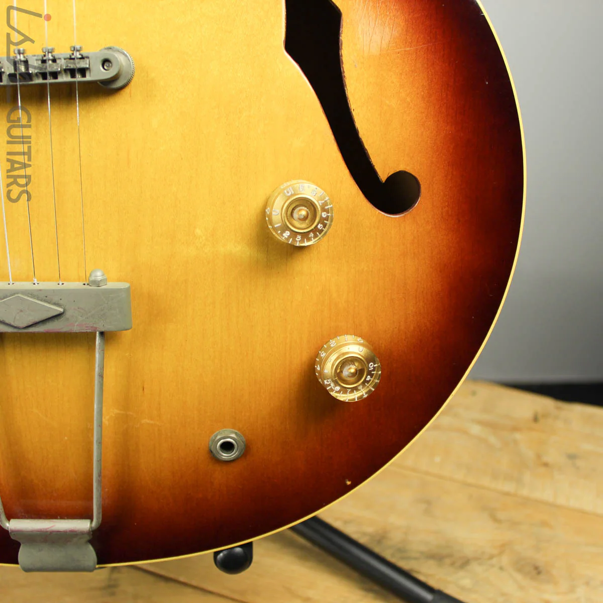 1960 Gibson ES-330 Sunburst Hollowbody Guitar - Image 4