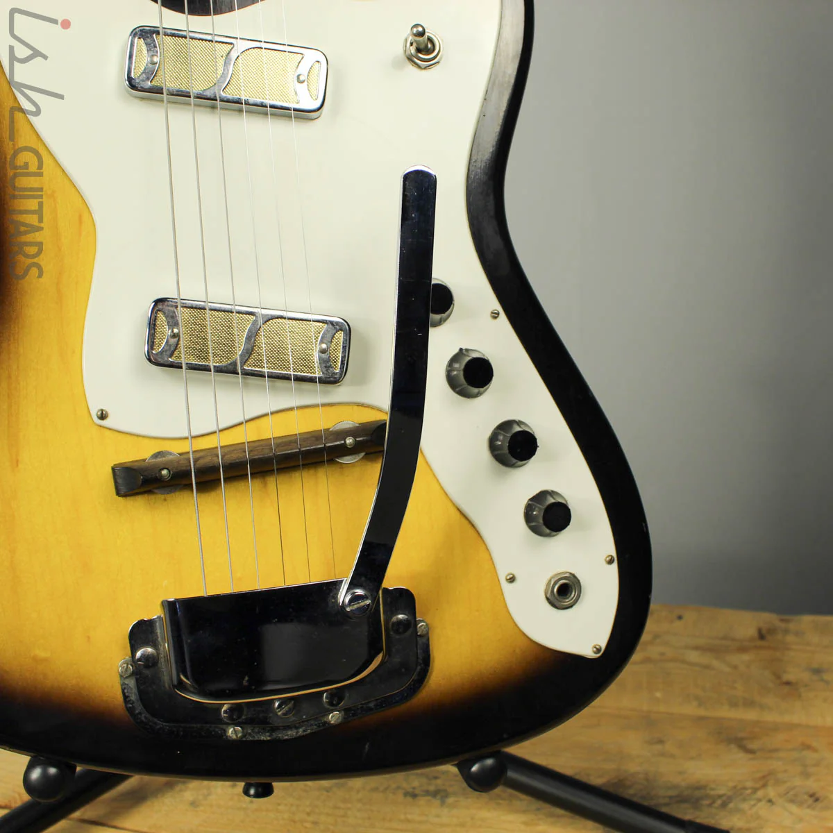 1960s Harmony Bobkat H15V Electric Guitar Sunburst w/ Vibrato and OHSC - Image 4