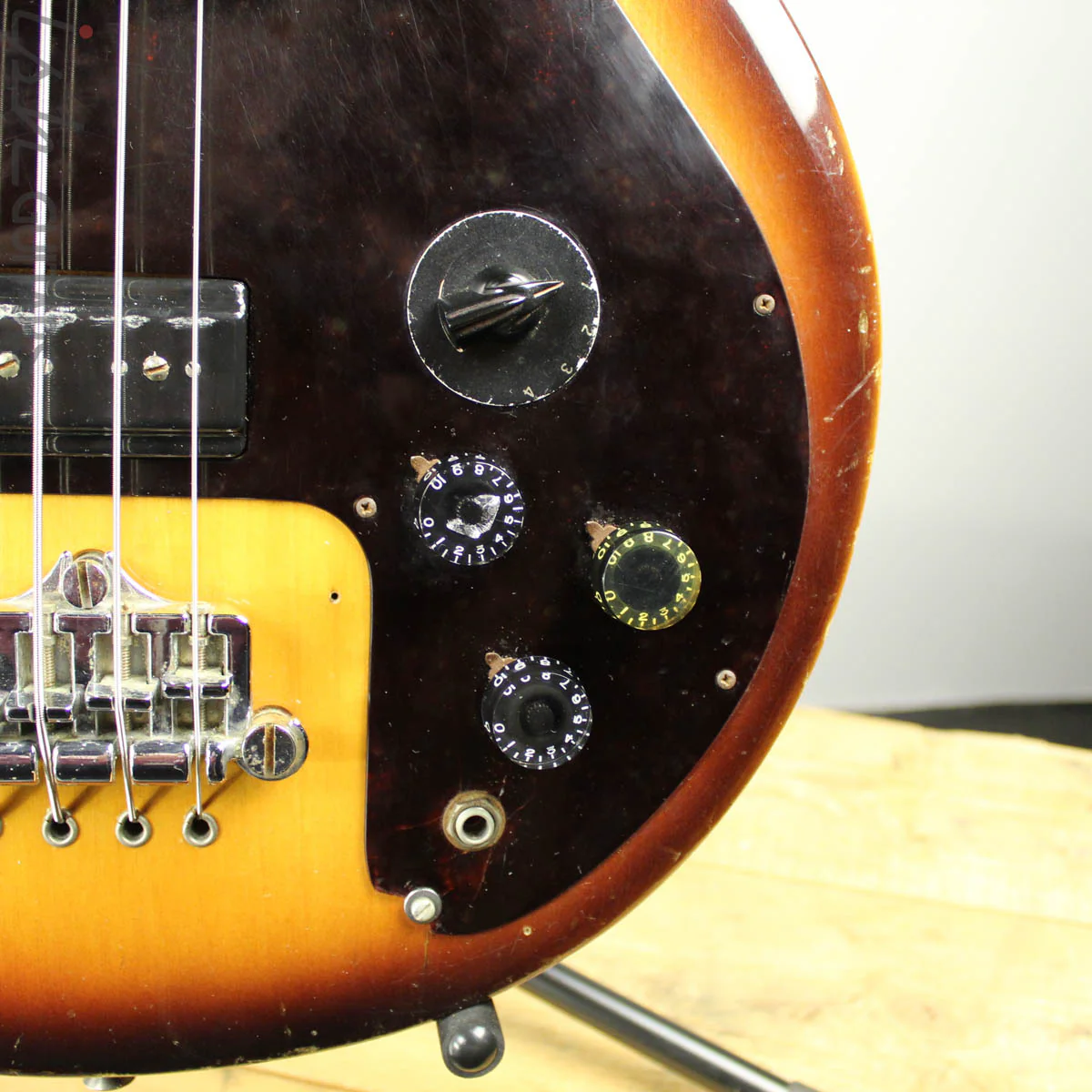 1974 Gibson The Ripper Tobacco Sunburst - Image 3