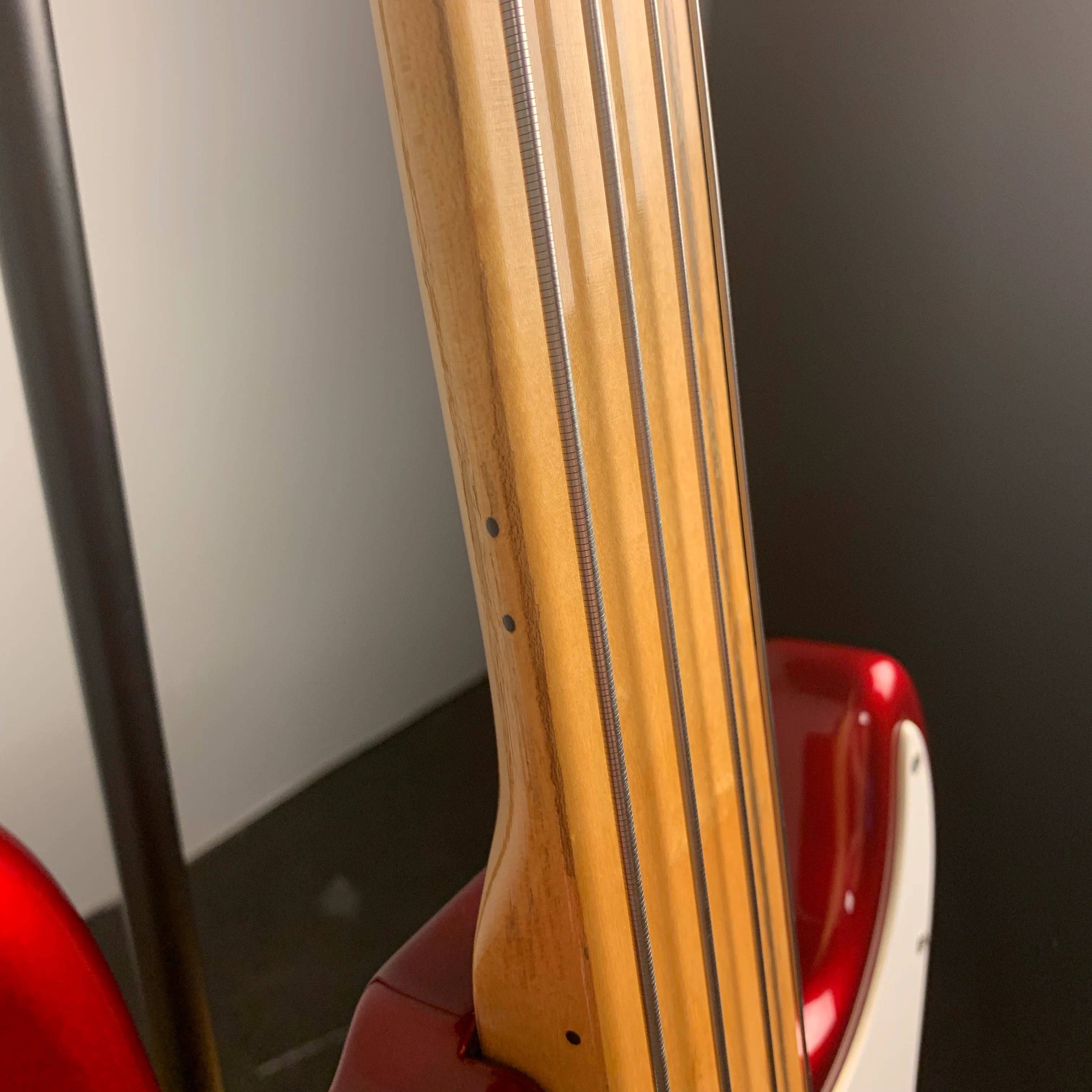 1977-1978 Fender Fretless P-Bass 2004 Body Candy Apple Red - Image 17