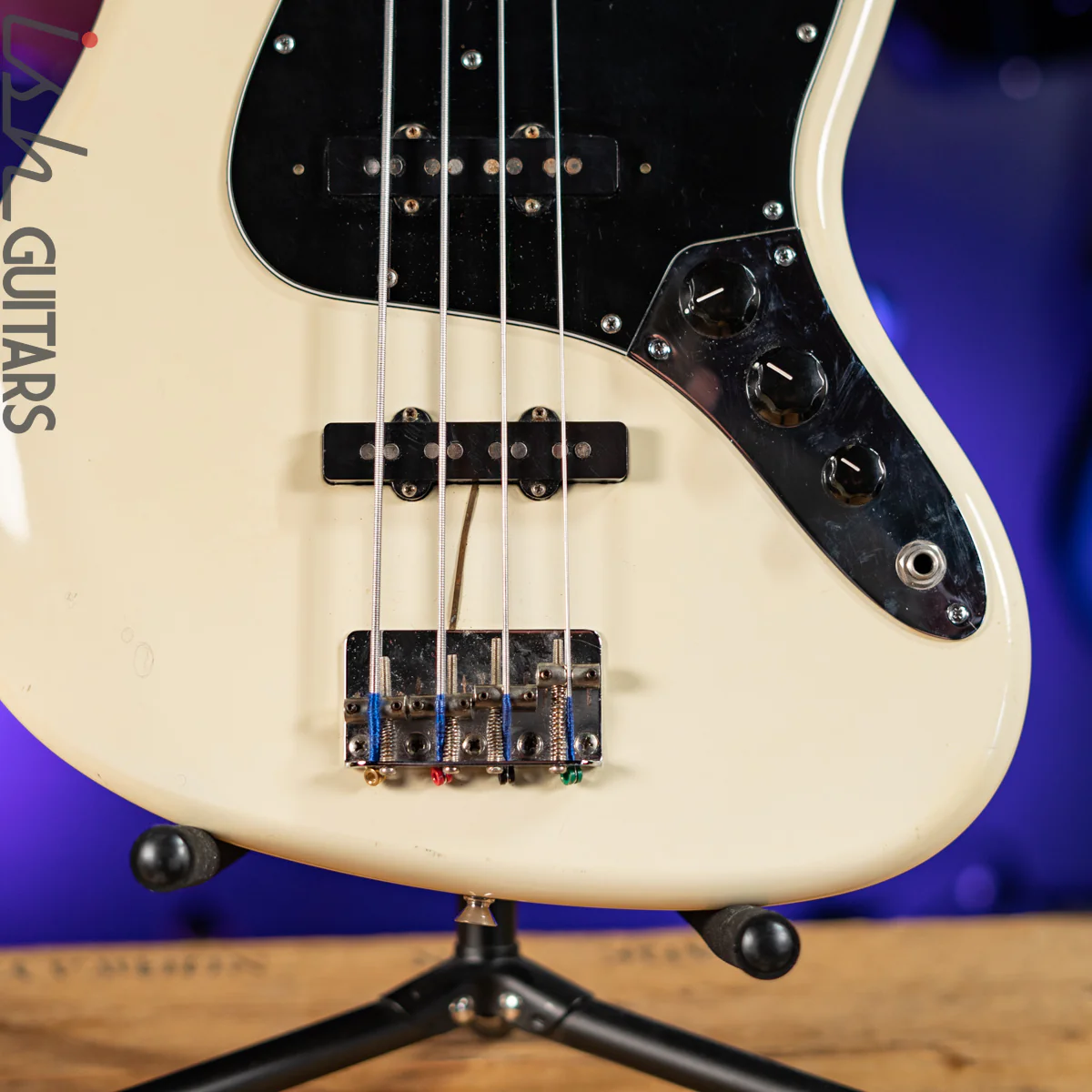 1990-1991 Fender MIJ Fretless Jazz Bass Olympic White - Image 4