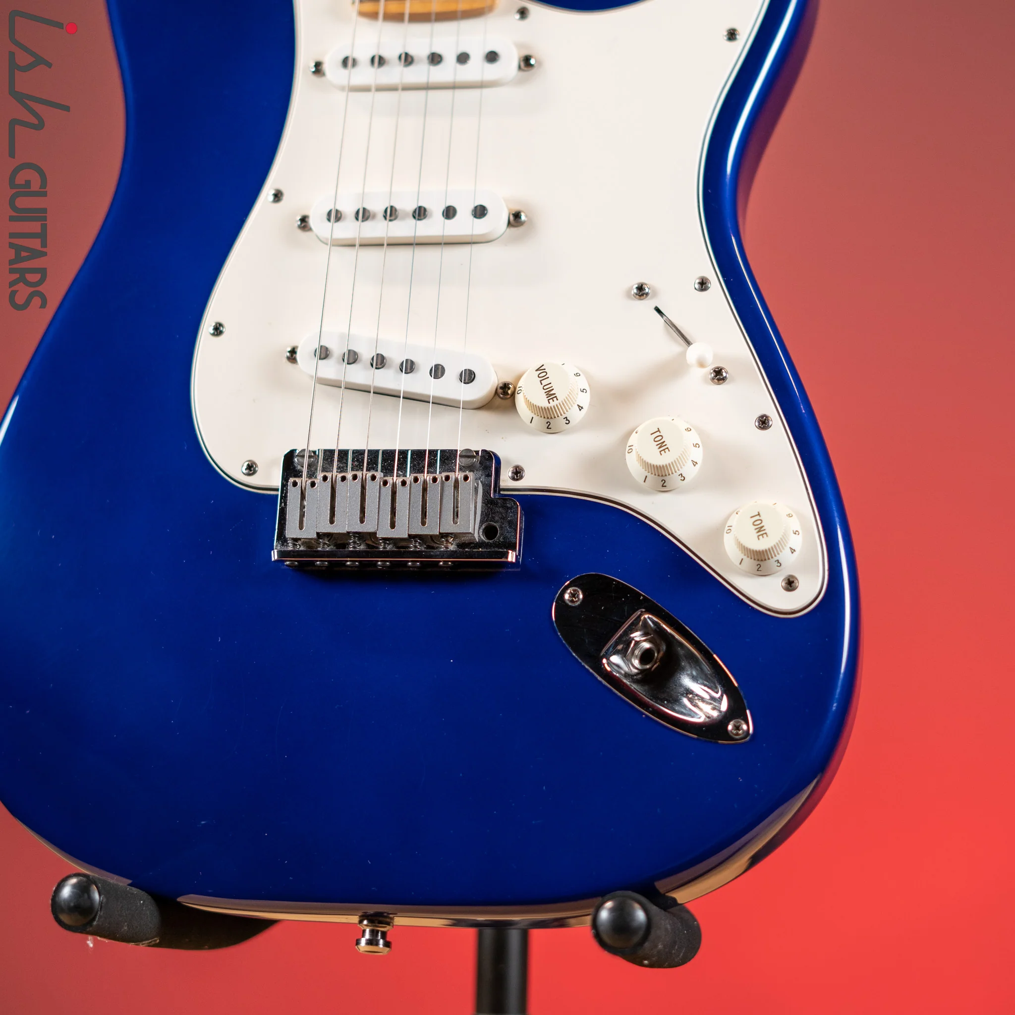 1991 Fender American Standard Stratocaster Blue - Image 4