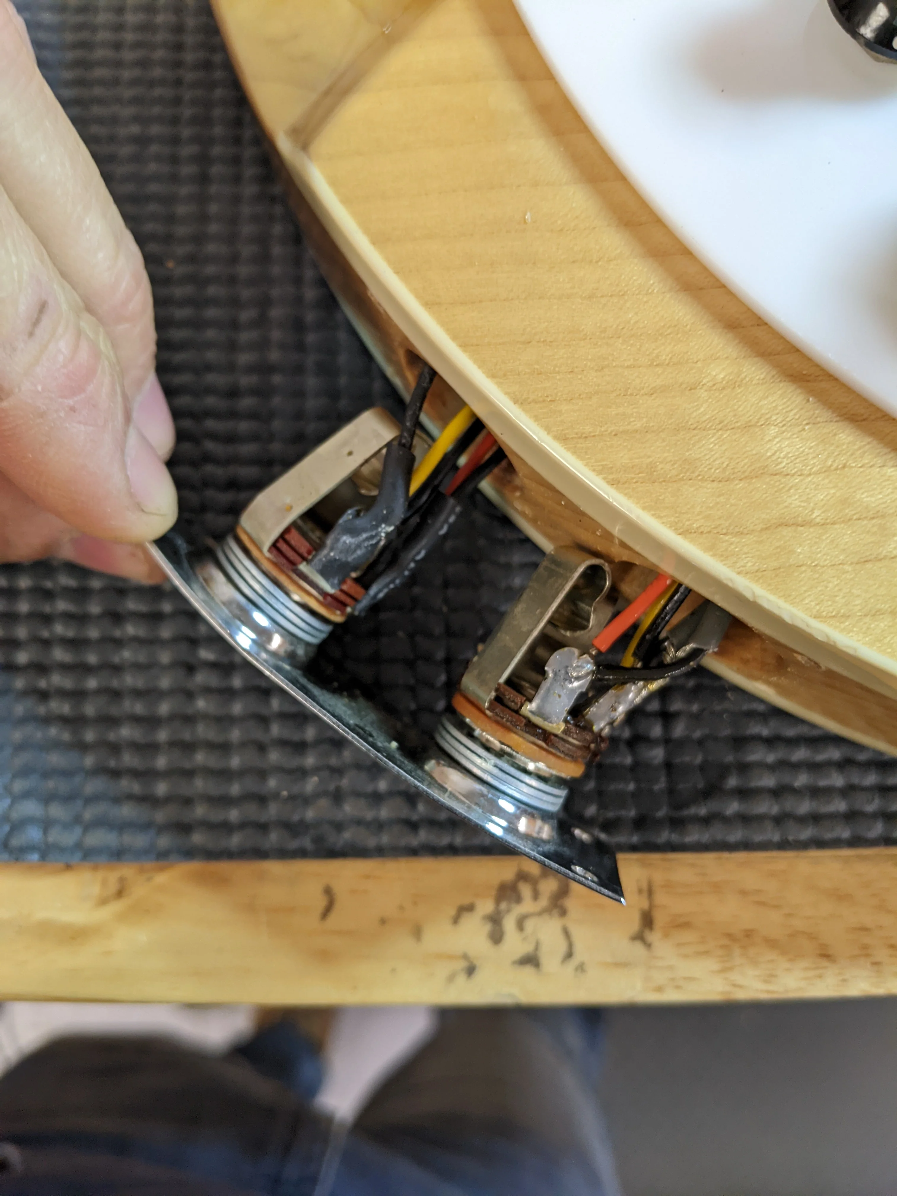 1992 Rickenbacker 360WB Mapleglo - Image 16