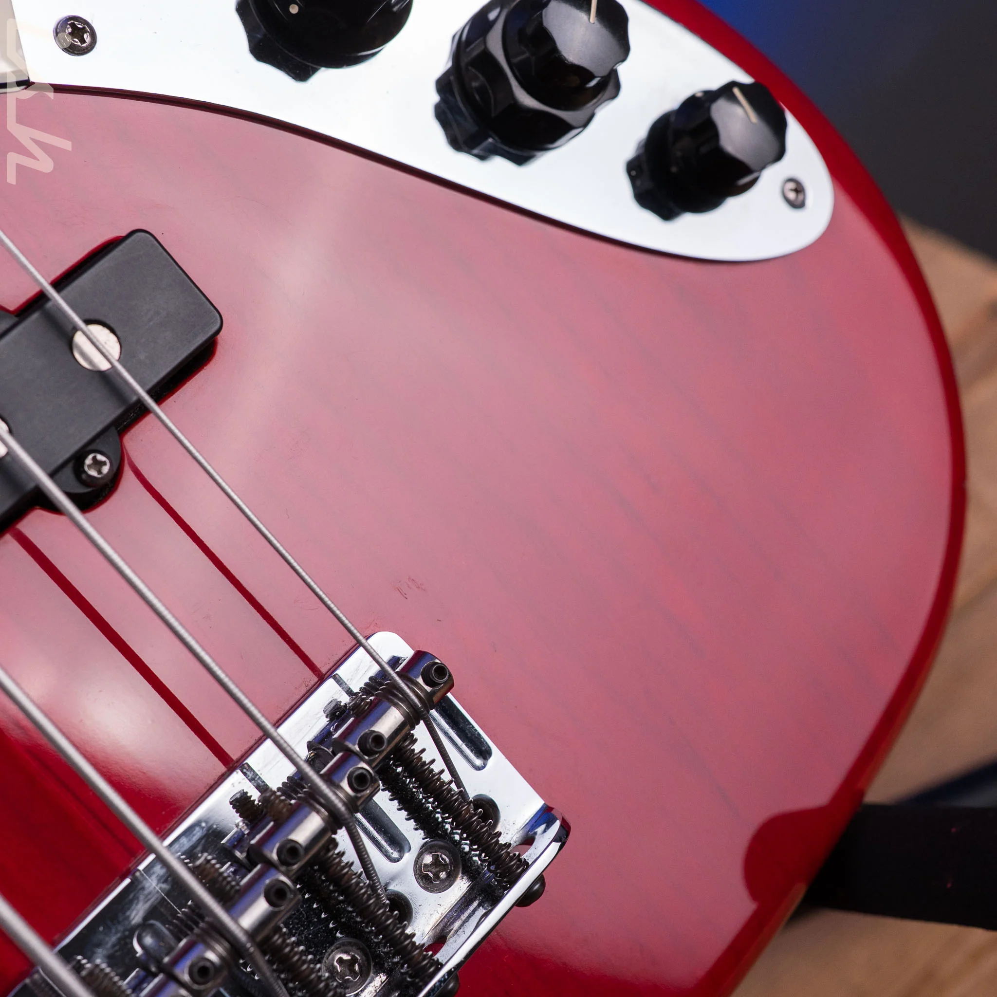 1999 Fender American Deluxe Jazz Bass Fretless 4-String Transparent Crimson Red - Image 7