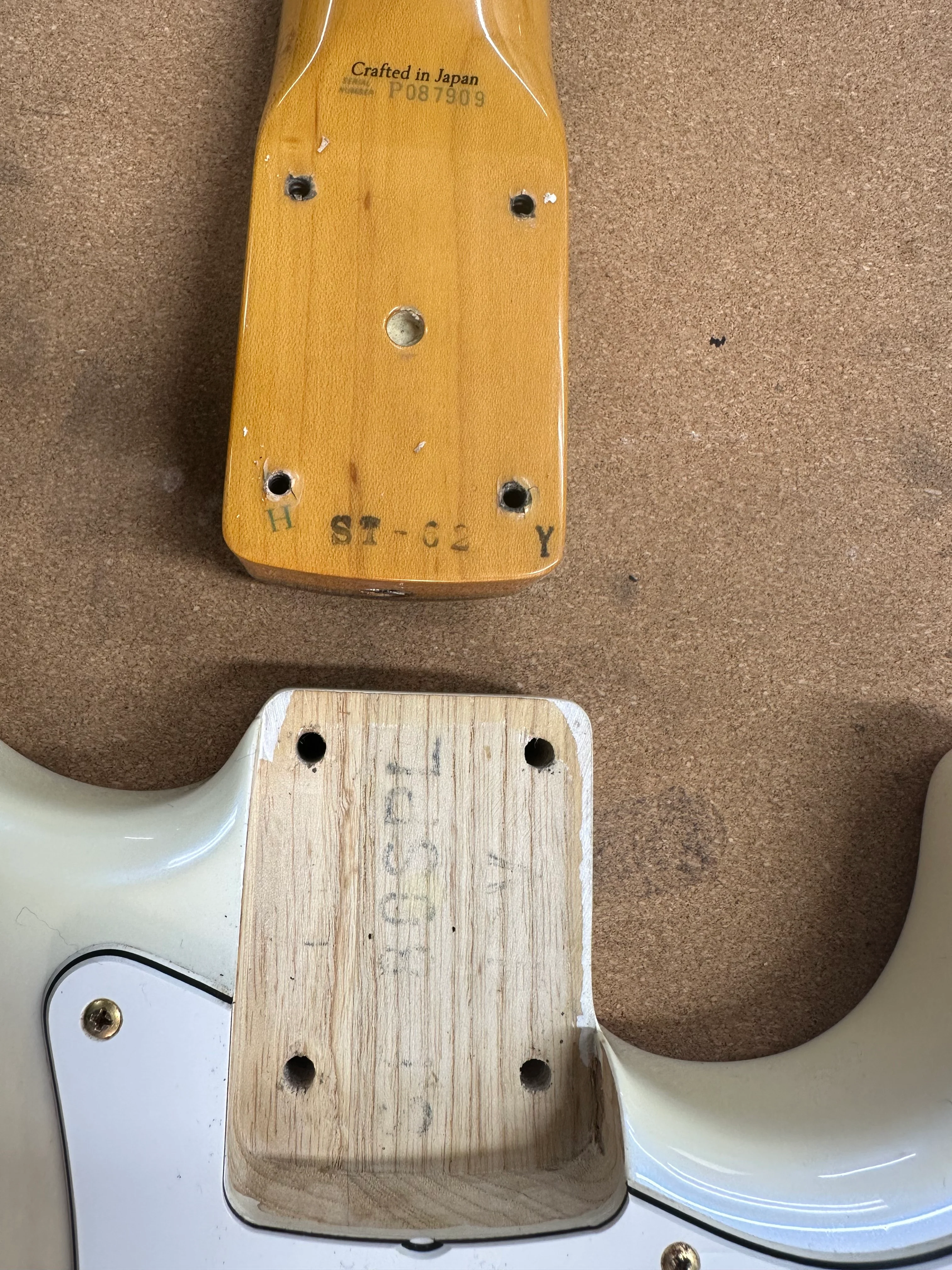 2004 Fender '57 Reissue Stratocaster ST80-SPL White Burst - Image 22
