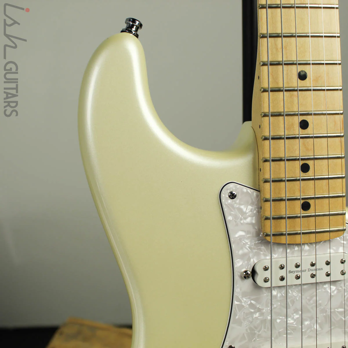 2014 Fender American Deluxe Stratocaster Olympic Pearl White Seymour Duncan Humbucker Pickups - Image 4
