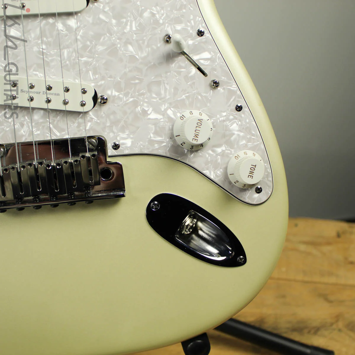 2014 Fender American Deluxe Stratocaster Olympic Pearl White Seymour Duncan Humbucker Pickups - Image 5