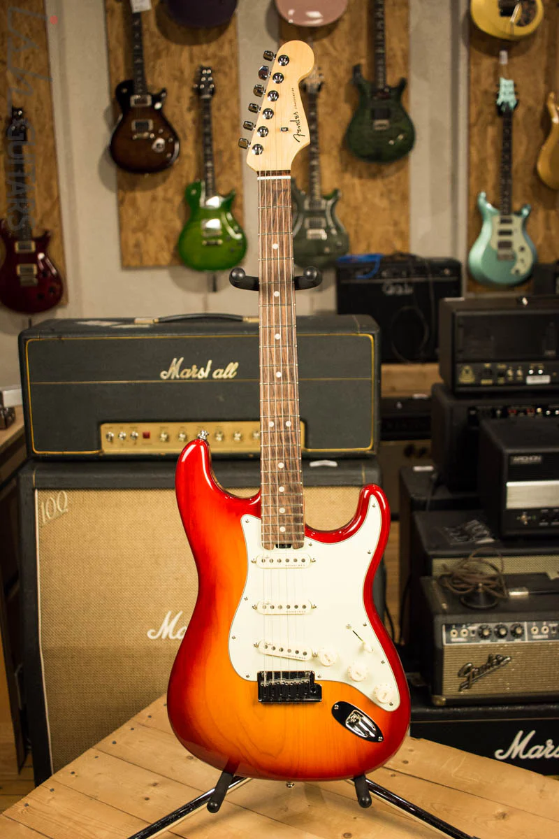 2016 Fender USA Elite Stratocaster Aged Cherry Burst - Image 2