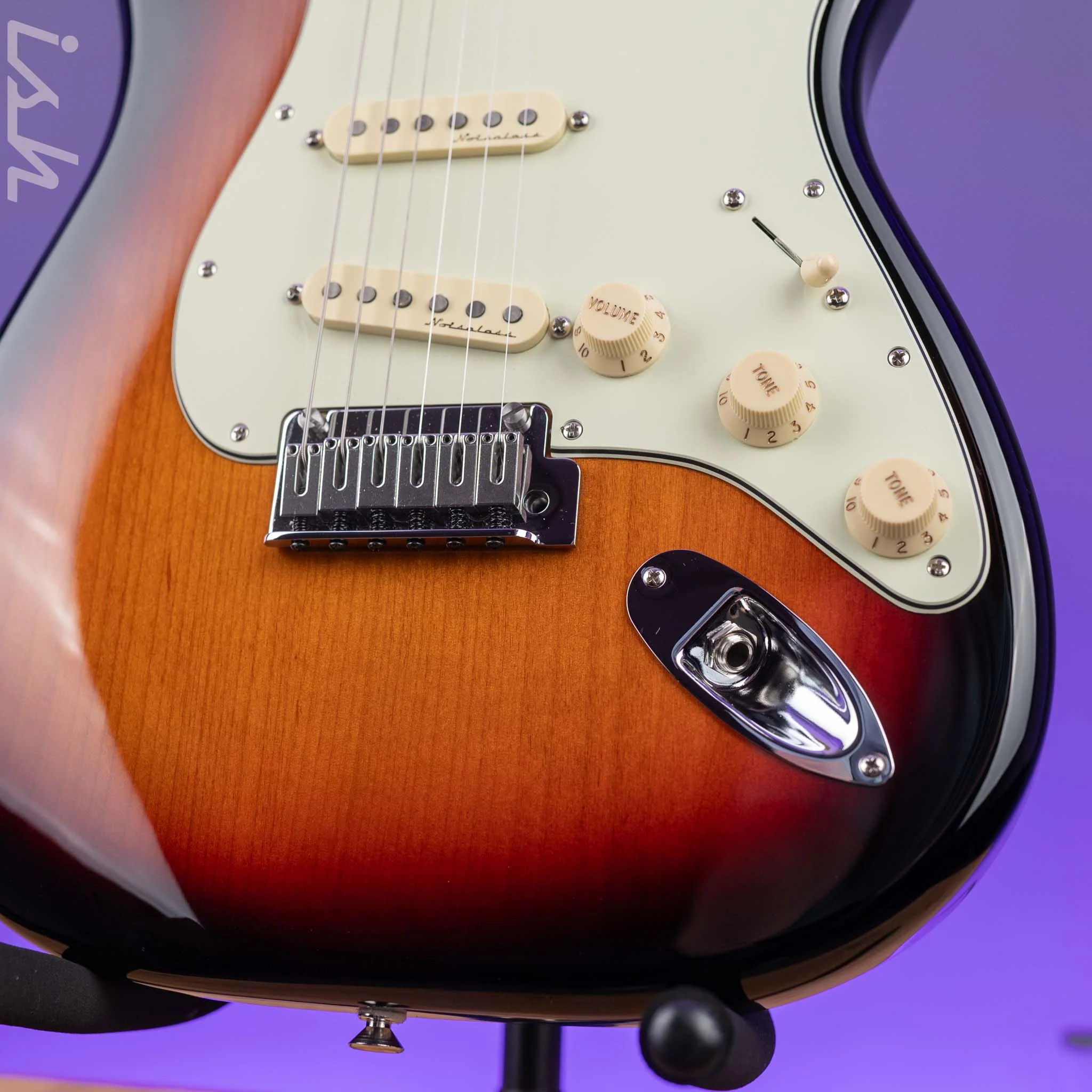 2021 Fender Player Plus Stratocaster Tobacco Sunburst - Image 4