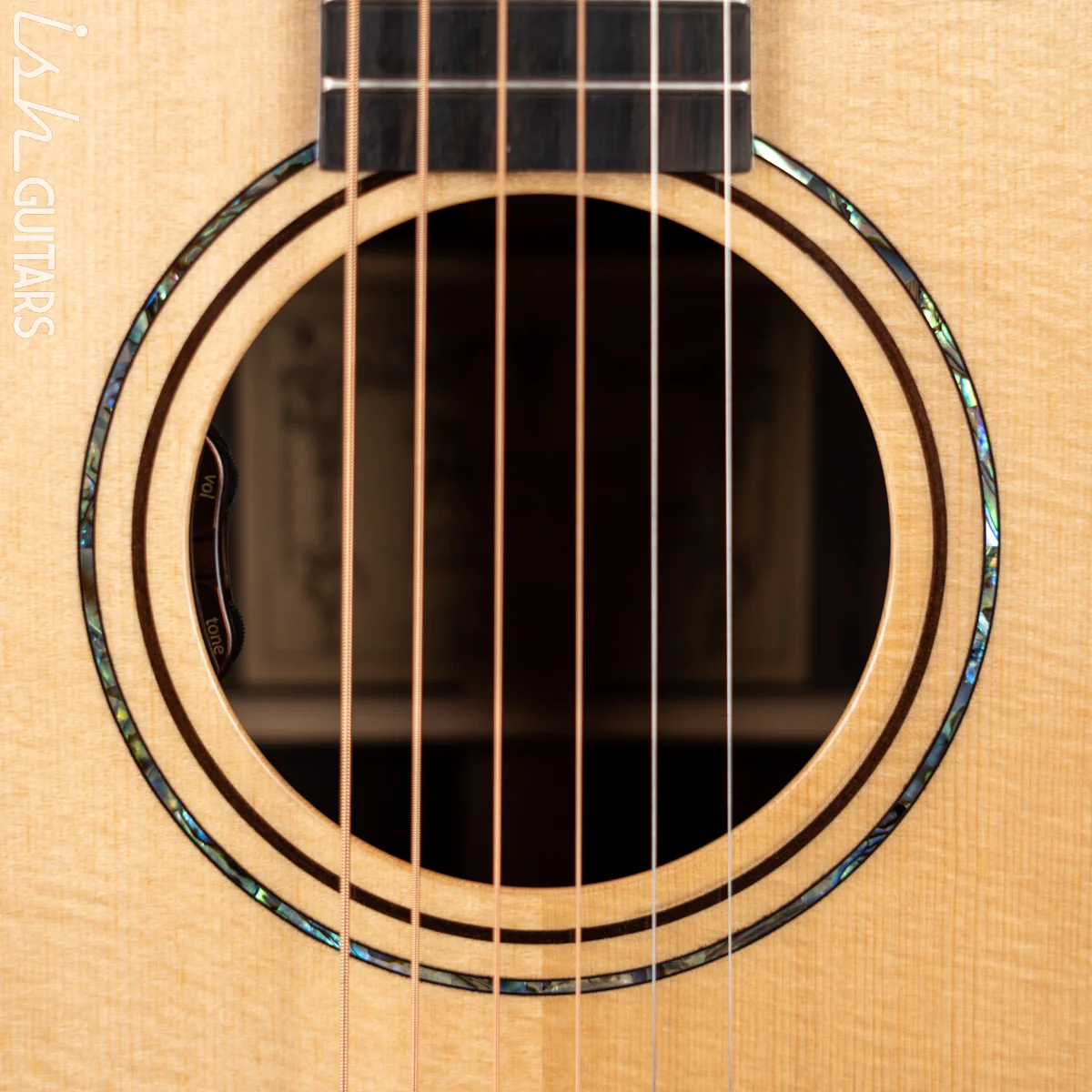Alvarez FYM70CE Yairi Grand Masterworks OM Acoustic-Electric Guitar Natural Demo - Image 7