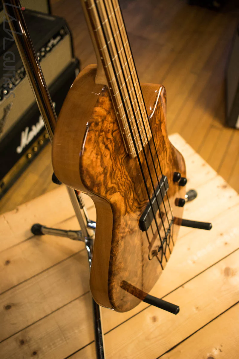 Veillette Paris Four String Fretless Bass Poplar Walnut Natural - Image 6