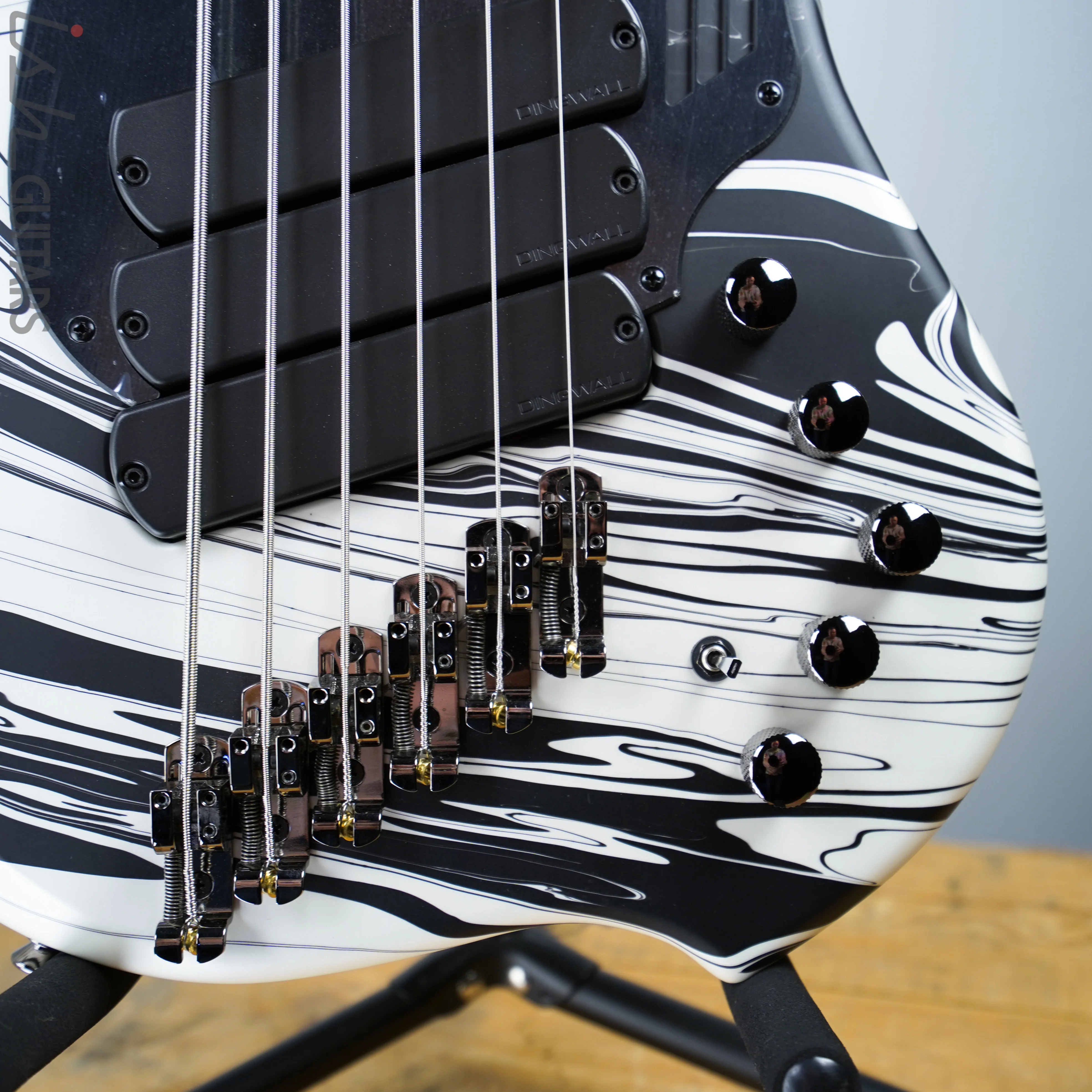 Dingwall NG3 Ducati White Swirl 6 String B-Stock - Image 4