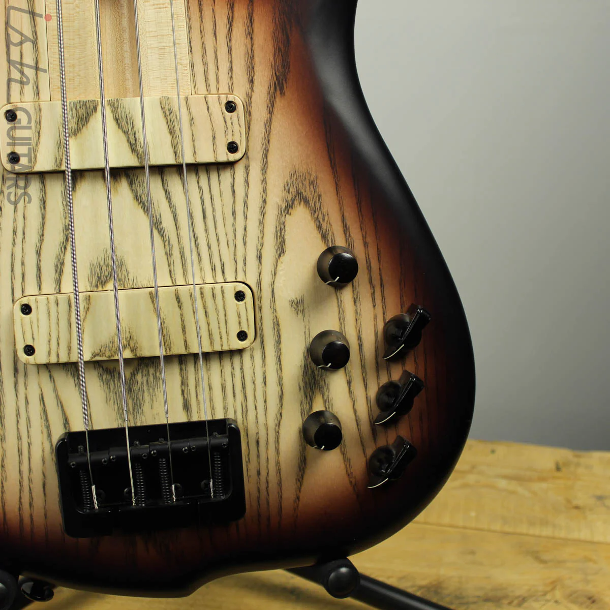 F Bass BN4 Brown Burst Matte - Image 4