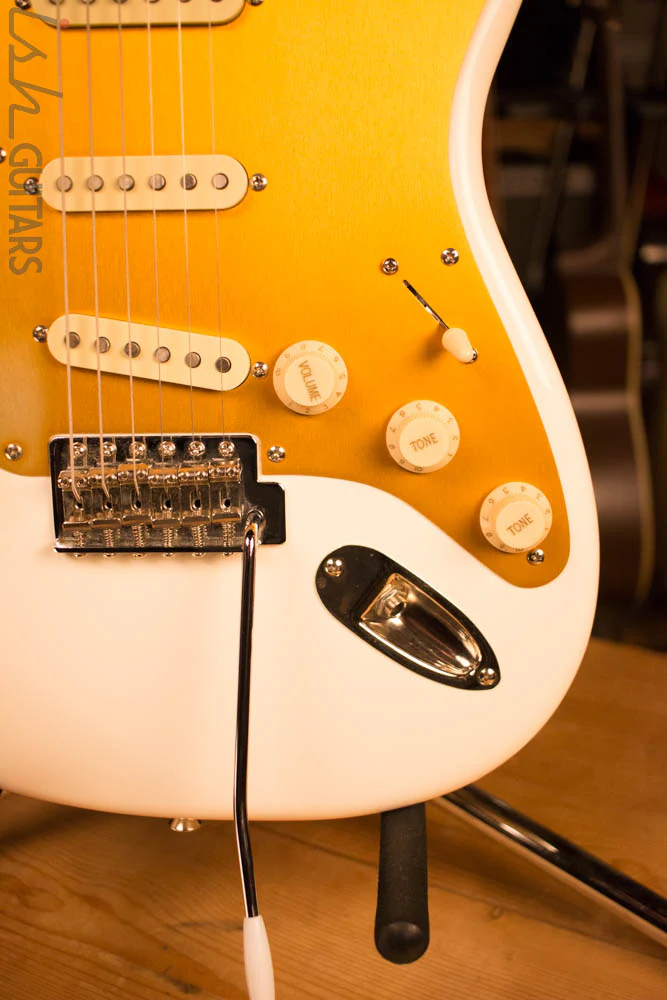 Fender Squire Classic Vibe 1957 Reissue Stratocaster Olympic White Gold Anodized Pickguard - Image 4