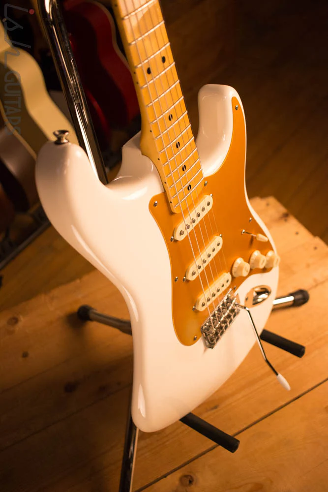 Fender Squire Classic Vibe 1957 Reissue Stratocaster Olympic White Gold Anodized Pickguard - Image 6