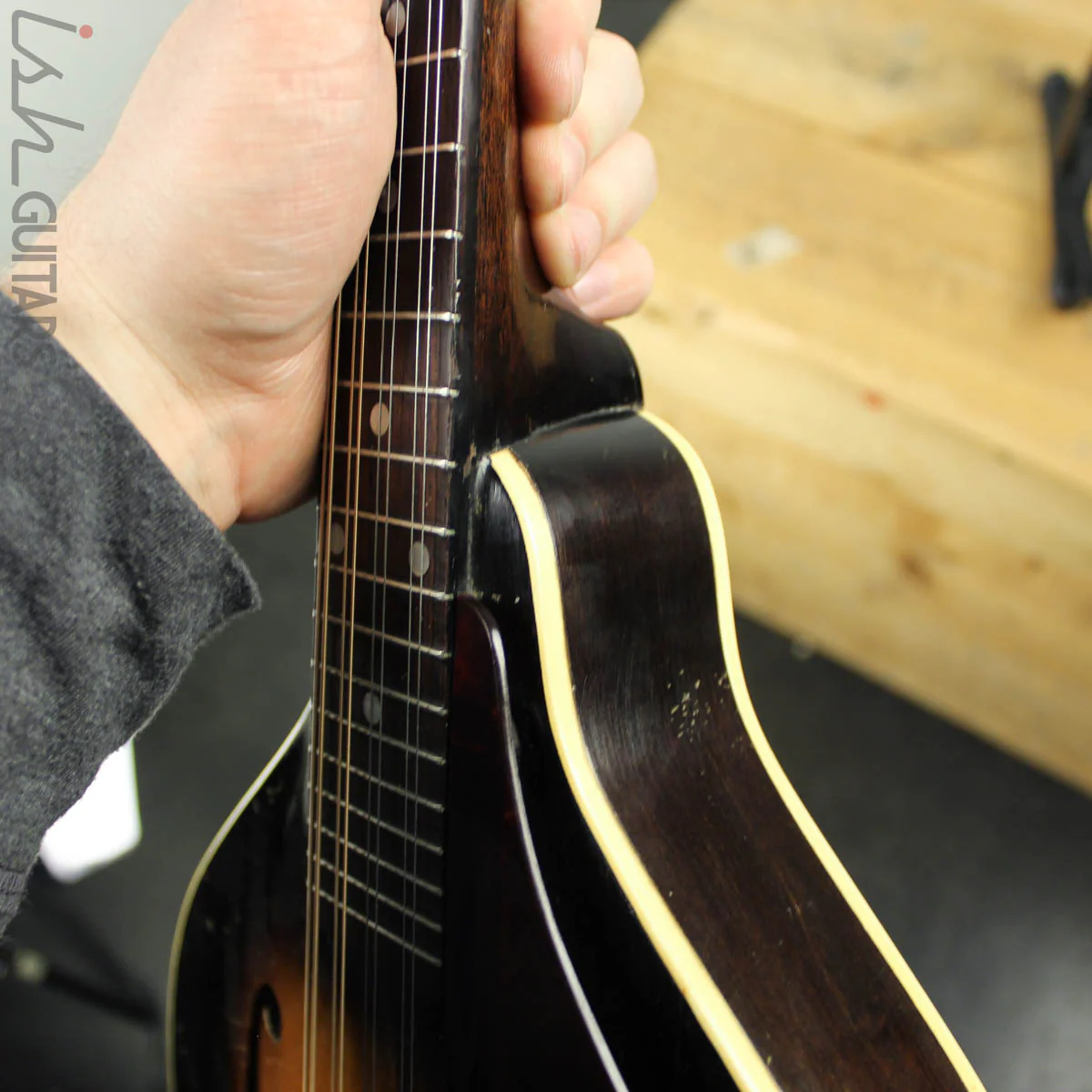 1930s Vintage Gibson A50 Mandolin - Image 10