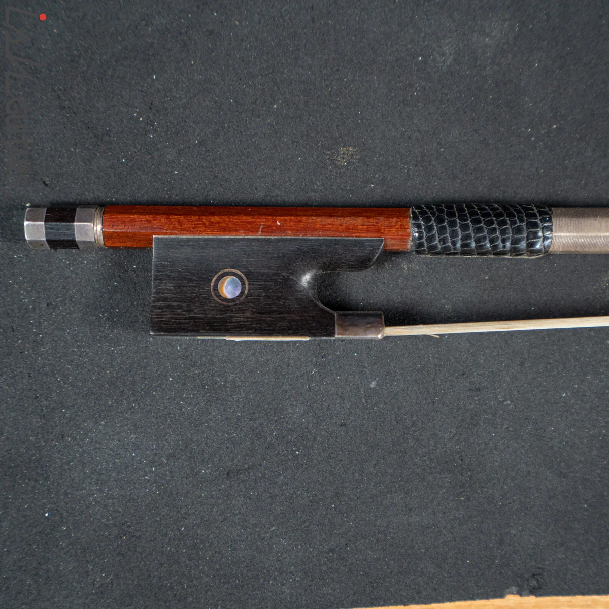 Guy Laurent Workshop Pernambuco Violin Bow - 4/4 size - Round Stick - Silver Mounted - Image 7