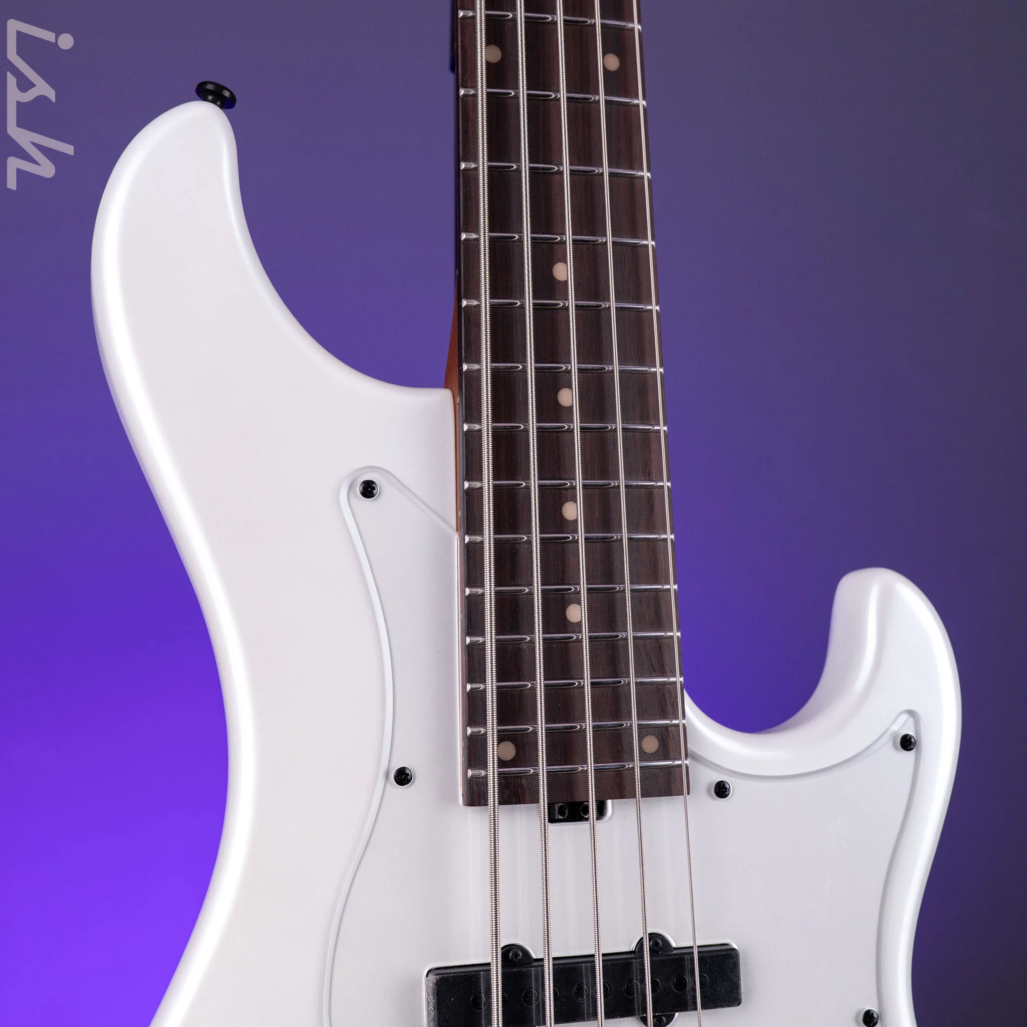 Ibanez Mode MDM1005 5-String Bass Pearl White - Image 4