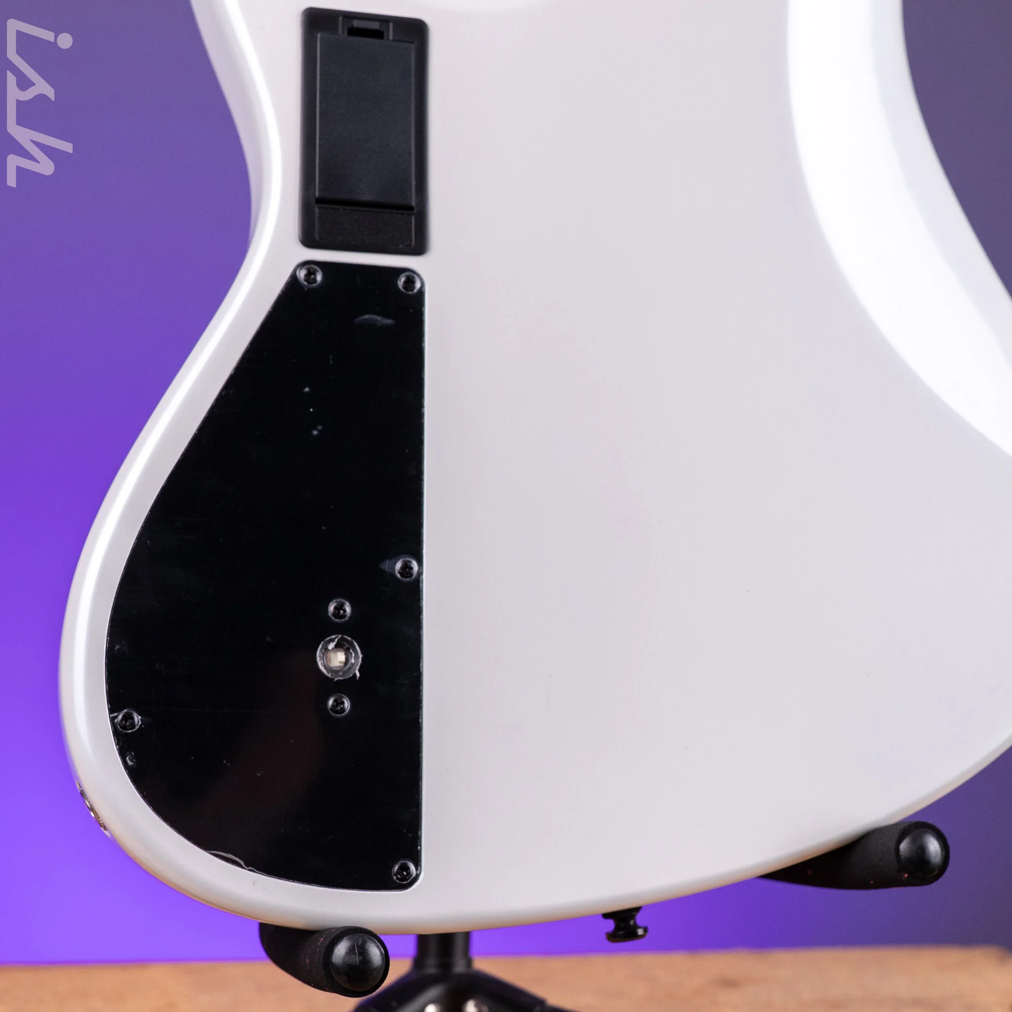 Ibanez Mode MDM1006 6-String Bass Pearl White - Image 11