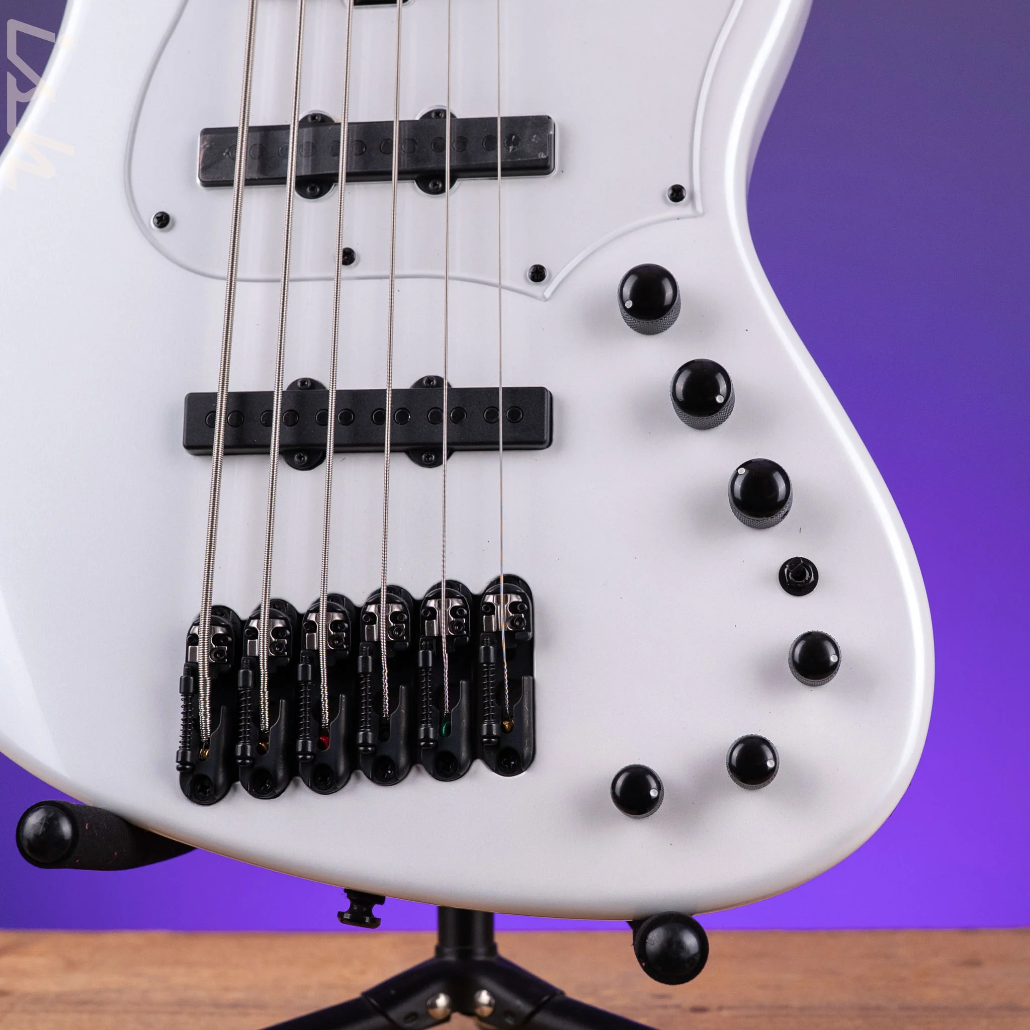 Ibanez Mode MDM1006 6-String Bass Pearl White - Image 5