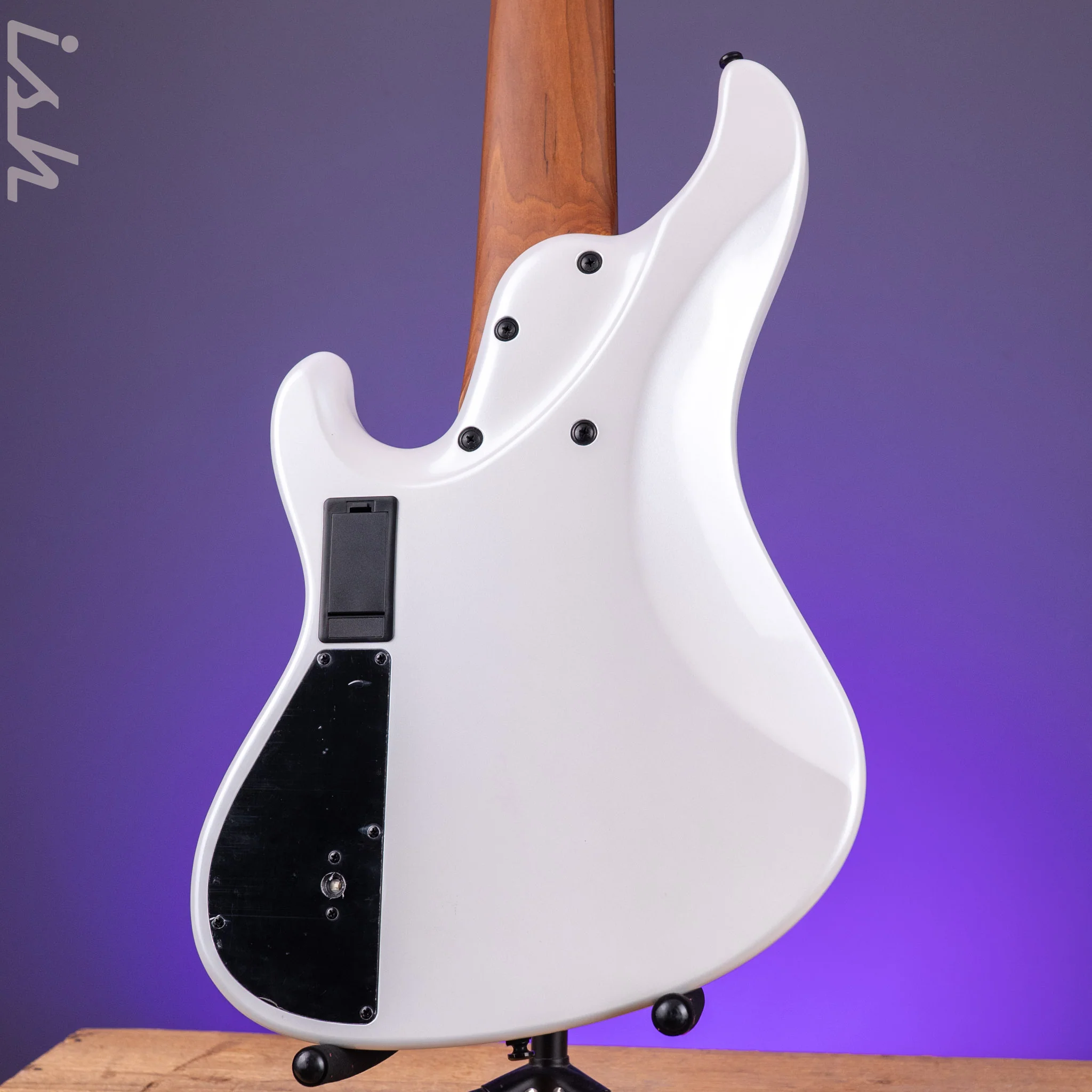 Ibanez Mode MDM1006 6-String Bass Pearl White - Image 9