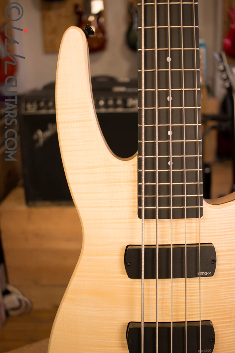 NS Designs CR5 Bass Guitar Natural Satin Fretted Headless - Image 3