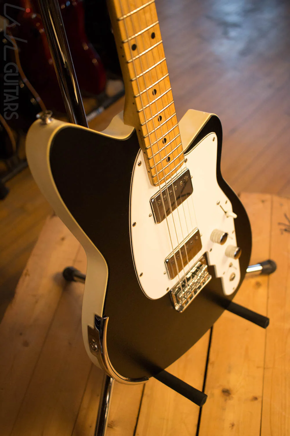 1990's USA Reverend Guitar Rocco #00119 Early Phenolic Jet Black - Image 6