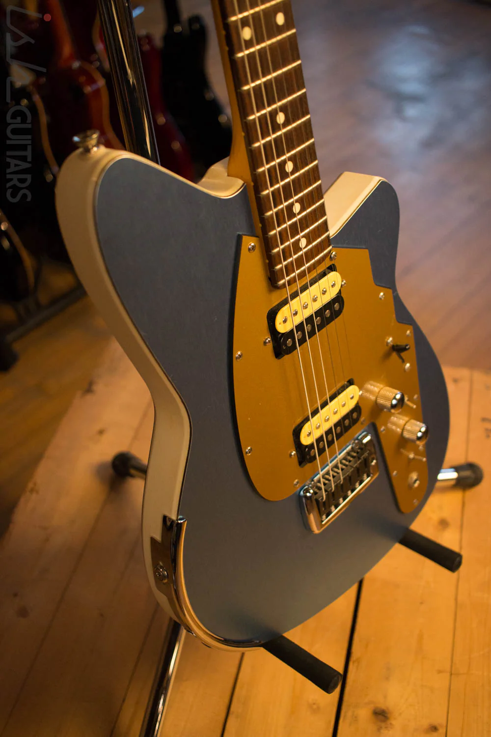 USA Reverend Guitar Rocco Tremolo Anodized Blue RARE - Image 7