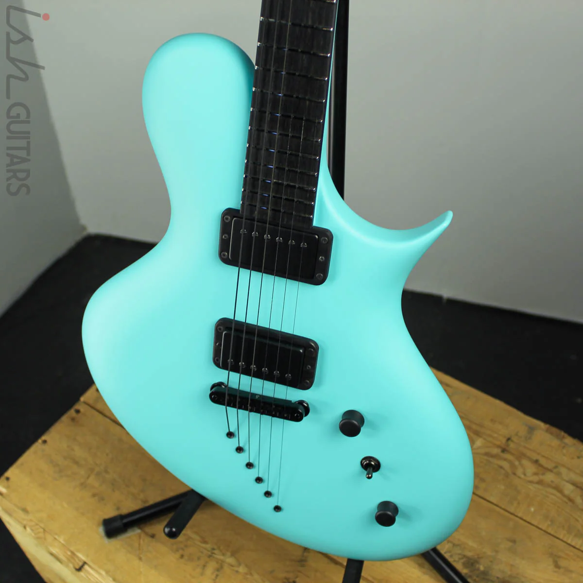 Ritter Porsch Singlecut Electric Guitar Harrods Bittermint Blue NAMM 2020 - Image 6