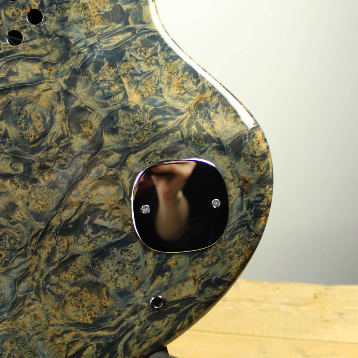 Ritter R8 Singlecut Bass Guitar Solid Maple Burl - Image 11
