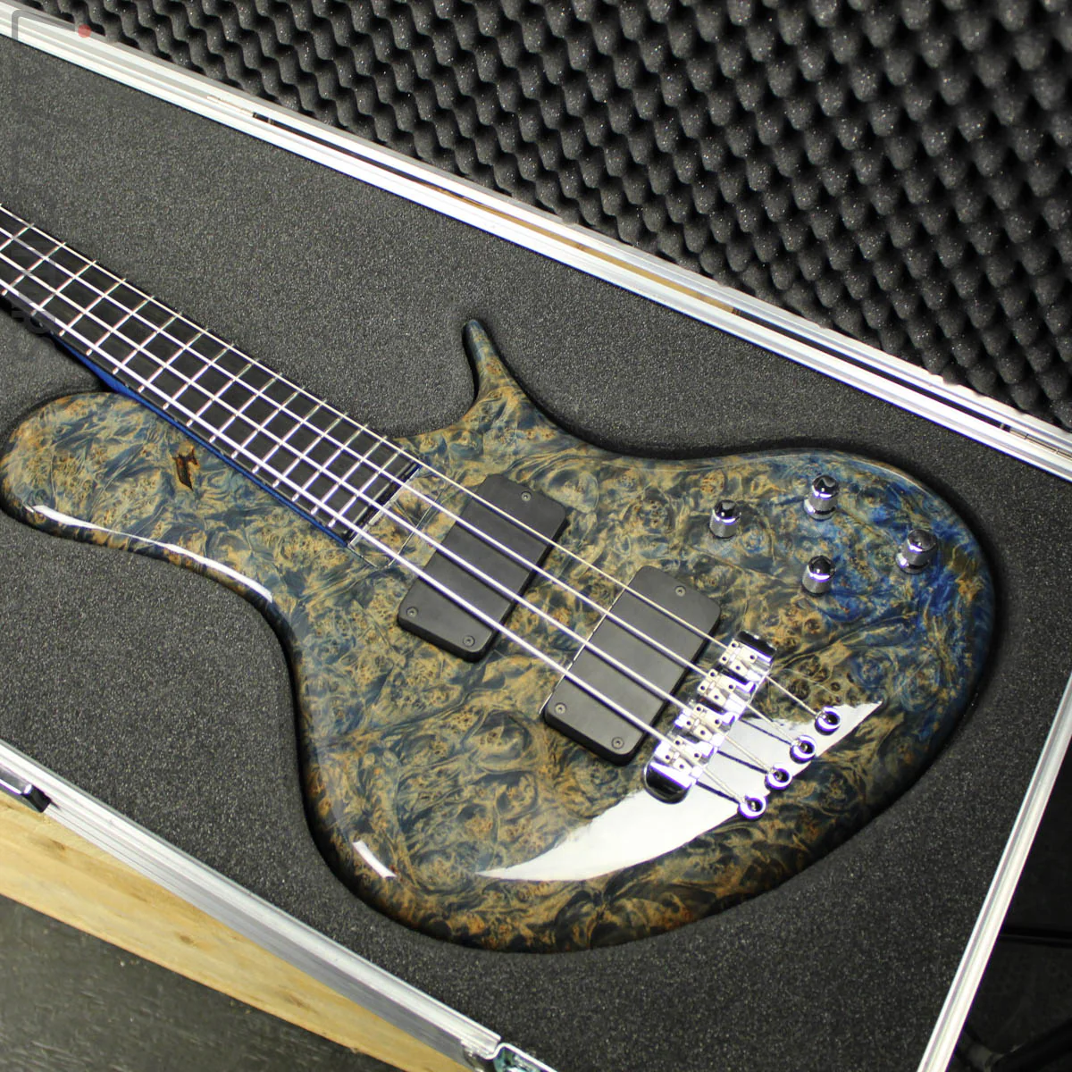 Ritter R8 Singlecut Bass Guitar Solid Maple Burl - Image 18