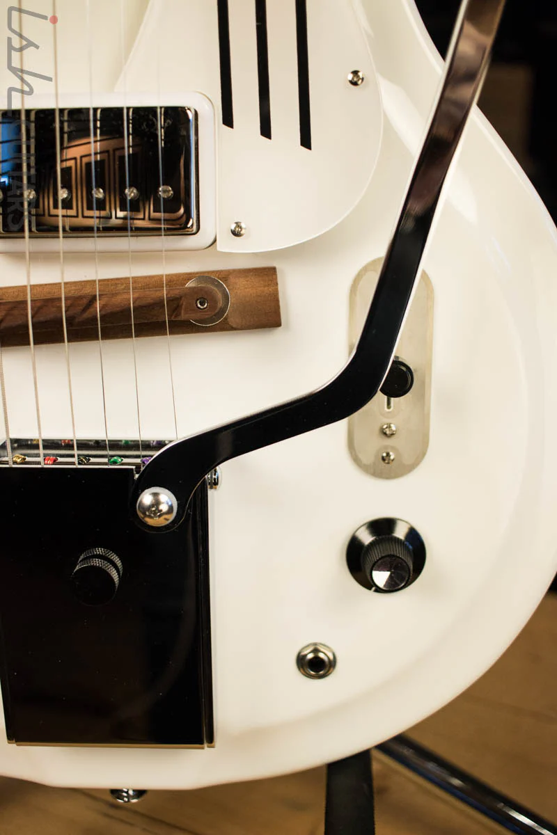 Supro 1571VDW Americana Series White Holiday Dawn White - Image 4