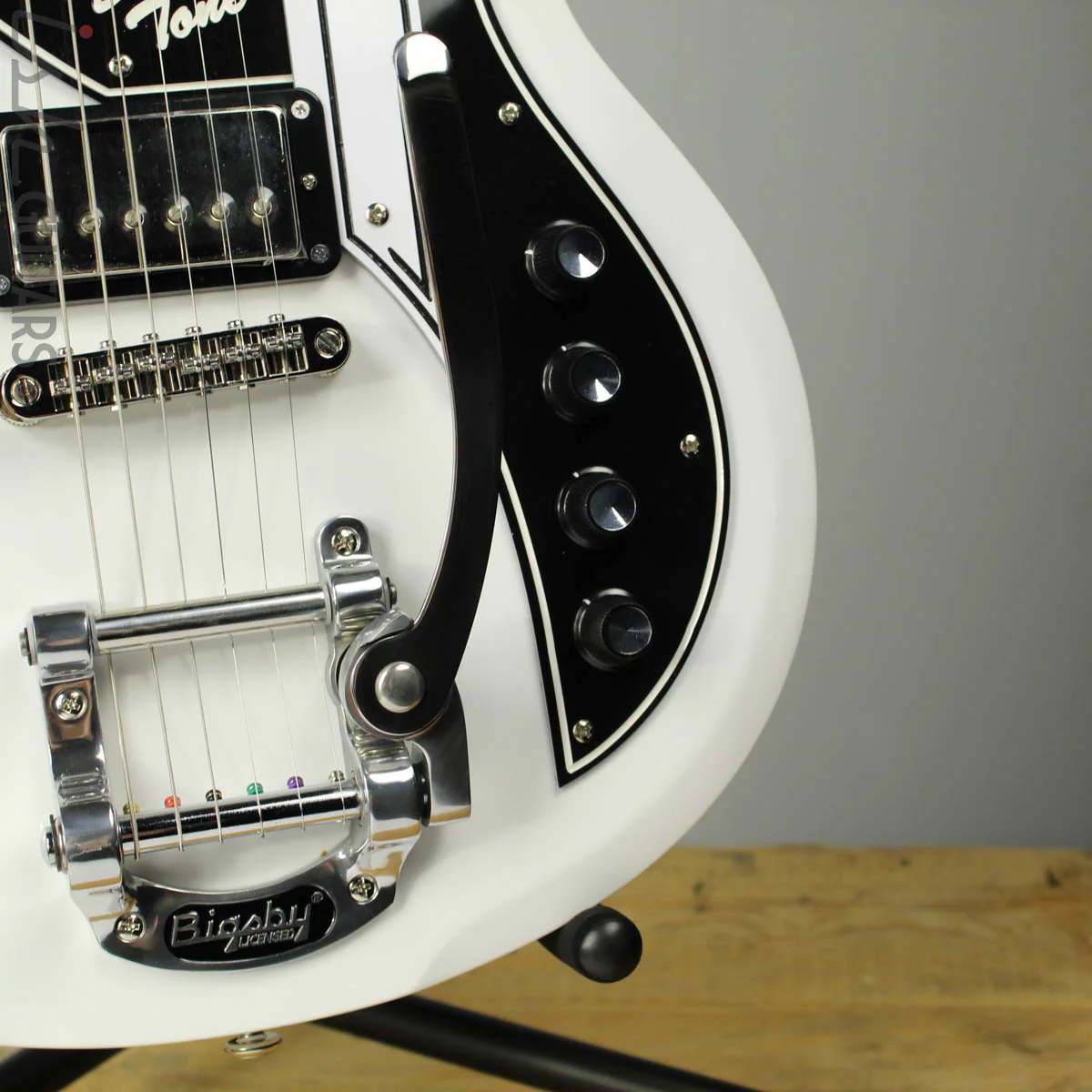 Supro David Bowie Limited Edition Dual Tone Electric Guitar White Finish - Image 4