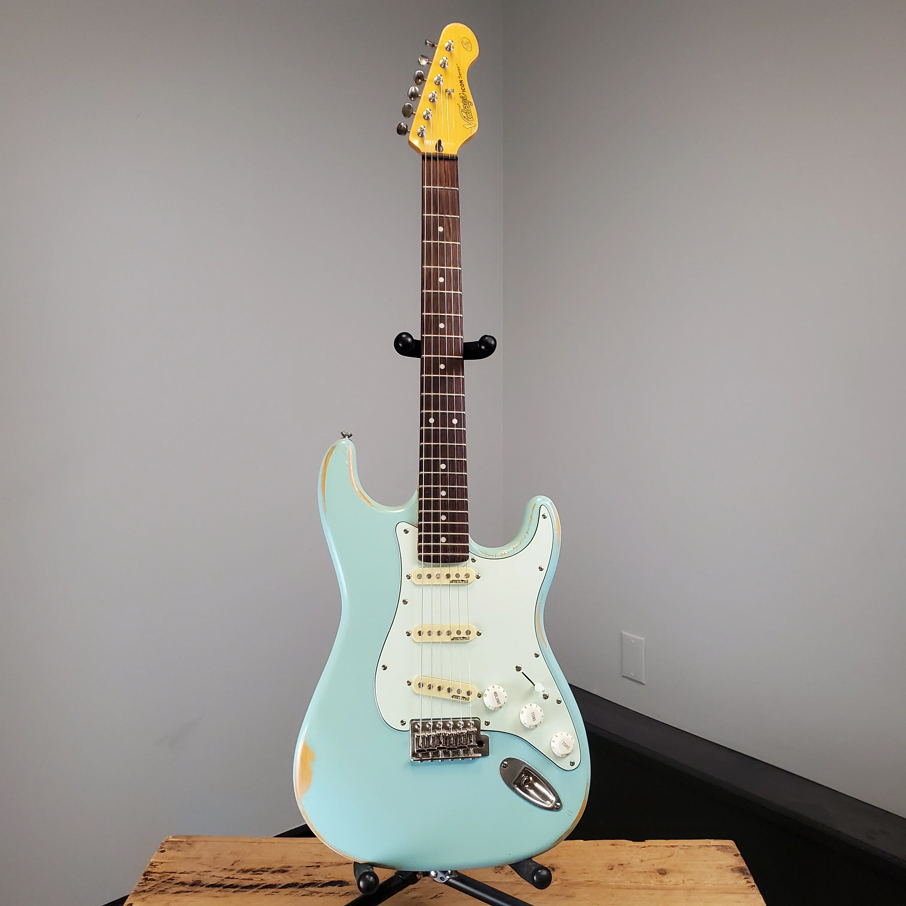 Vintage Icon Series V6 Strat Style Reliced Sonic Blue - Image 2